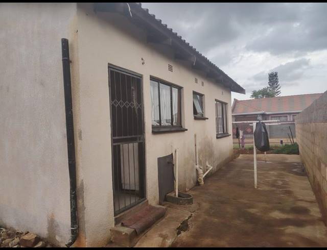 2 BEDROOM HOUSE FOR SALE IN VOSLOORUS EXT